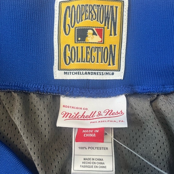Mlb Philadelphia Phillies Cooperstown Collection Insignia Shorts - Picture 5 of 9